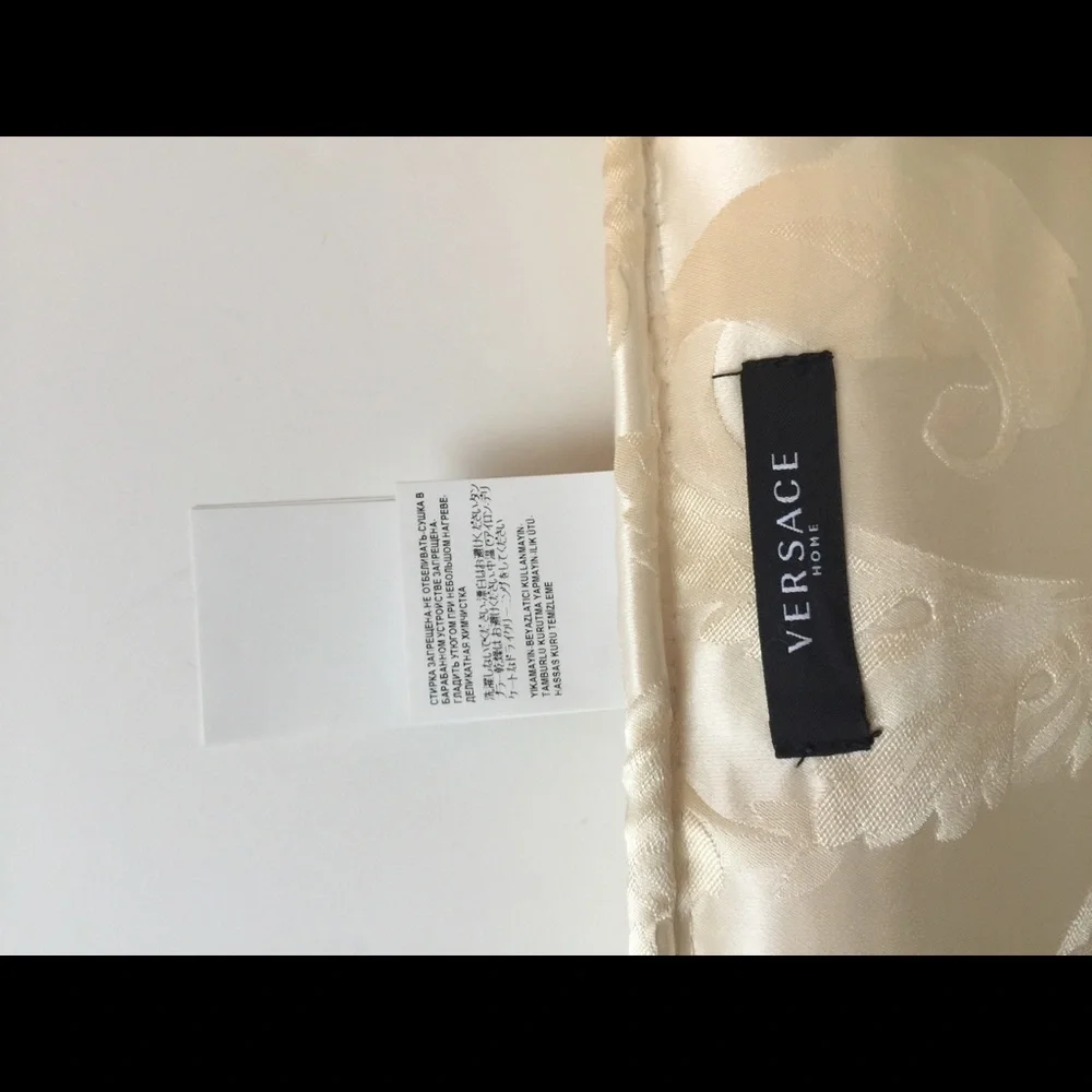 🎉HP🎉Versace Goose Down Comforter